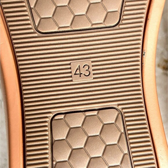 NEW Tan Sandals ASIAN 43 US 10 Brown Slip On Sandals Toe Ring COMFORTABLE - Picture 11 of 11